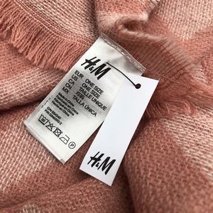 H&M Accessories - H&M Desert Rose Pink Geometric Blanket Scarf NWT H&M Accessories - H&M Desert Rose Pink Geometric Blanket Scarf NWT